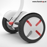 Ninebot Mini Street weiss Segway Personal Transporter Räder im FunShop Wien testen kaufen und probefahren