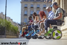 Nino Robotics der neue elektrische selbstbalancierende Rollstuhl der einer Gruppe Spass macht im FunShop Wien kaufen testen und probefahren