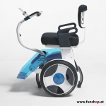 Nino Robotics der neue elektrische selbstbalancierende Rollstuhl in blau und weiss der Spass macht Seitenansicht im FunShop Wien kaufen testen und probefahren1