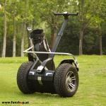 original-io-chic-cross-golf-segway-am-fairway-in-schwarz-silber-fuer-den-outdoor-einsatz-beim-elektromobilitaets-experten-funshop-wien-kaufen