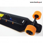 Original Yuneec E-GO elektrisches Longboard Skateboard von unten im FunShop Wien kaufen testen und probefahren
