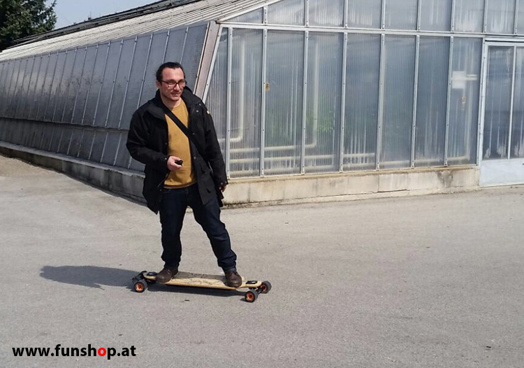 Evolve GT Bamboo Street elektrisches Longboard Skateboard Kurvenlage beim Experten für Elektromobilität im FunShop Wien Österreich kaufen und testen