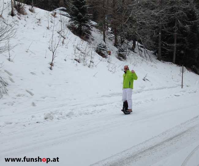 Mit einem elektrischen Einrad Unicycle E-Wheel von GotWay Kingsong Firewheel Ninebot im Winter bei Schnee auf den Spuren der Planai Classic auf die Planai und im FunShop Wien testen und kaufen
