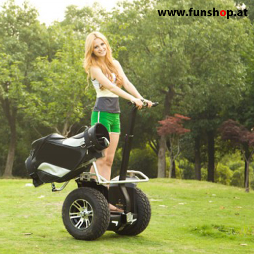 original-io-chic-cross-golf-segway-frau-beim-golfspiel-in-schwarz-silber-fuer-den-outdoor-einsatz-beim-elektromobilitaets-experten-funshop-wien-kaufen