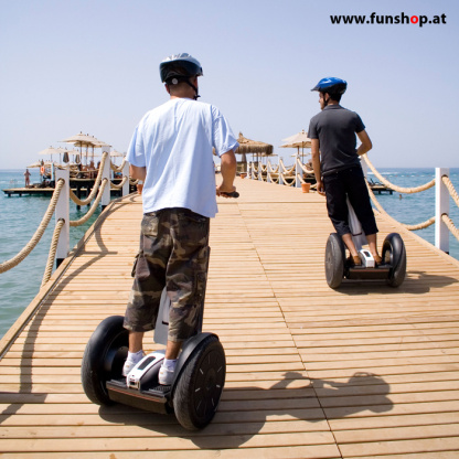 Original Segway i2 SE Personal Transporter am Meer beim Experten für Elektromobilität im FunShop Wien testen probefahren und kaufen