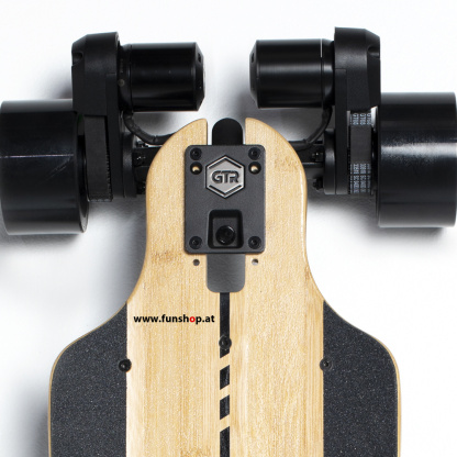 evolve-bamboo-carbon-gtr-street-all-terrain-electric-skateboard-10-years-funshop-vienna-austria