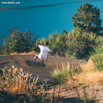 evolve-bamboo-carbon-gtr-street-all-terrain-electric-skateboard-10-years-funshop-vienna-austria