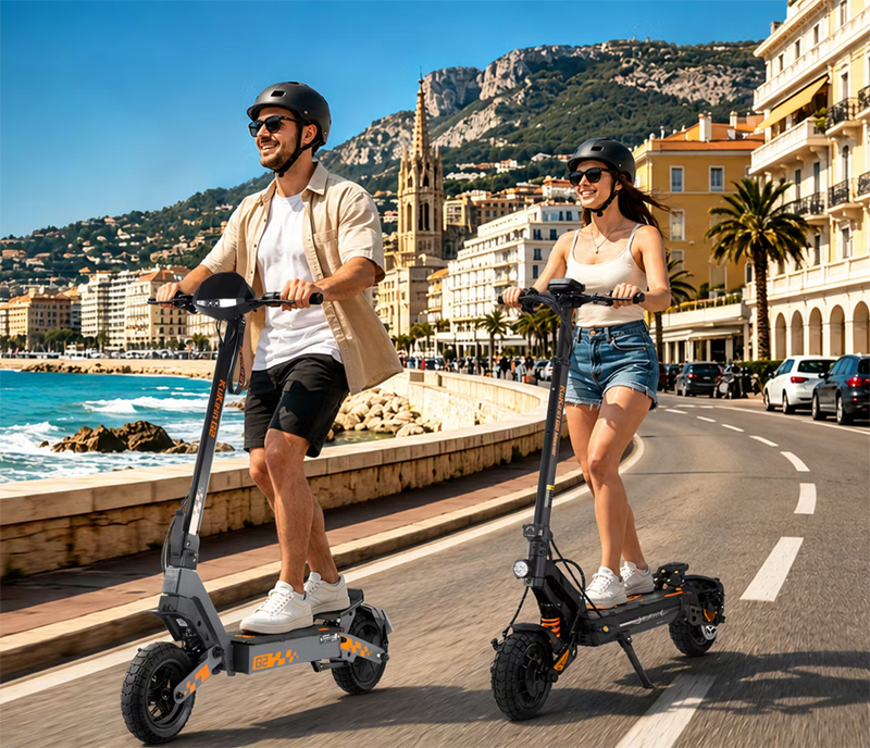 kukirin-e-scooter-couple