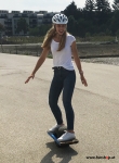 onewheel-plus-xr-funshop-vienna-austria-girls-electric-mobility-fun