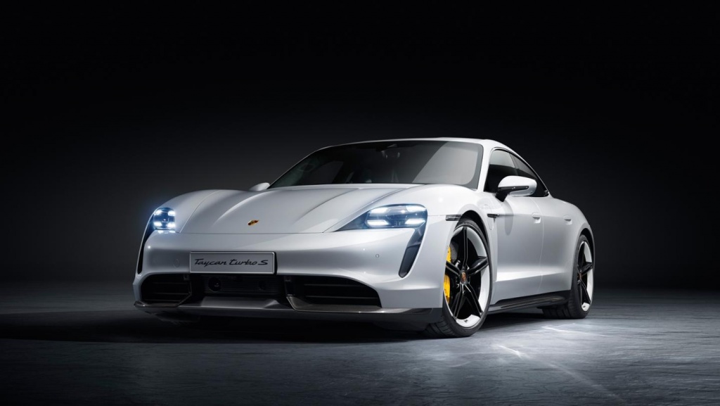 porsche-taycan-electric-mobility-fahrzeug-front-funshop-vienna