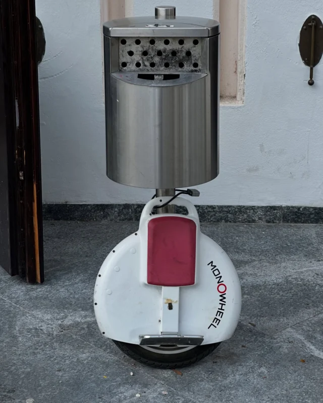 Electric unicycle oldtimer still working and spotted in Baden near Vienna.

#kingsong #eucvibes #euc #unicycle #unicycling #unicycles #monowheel #kingsongs19 #s18 #electricunicycle #electricunicycles #emobility #gyroroue #monocicloelectrico #onewheel #wheeler #funsports #wheelrider #eucrider #ninebot #inmotion #myeuco #eucrepair #begode #kingsongs18 #kingsongs22 #micromobility #euccommunity #pevcommunity #eucvibes